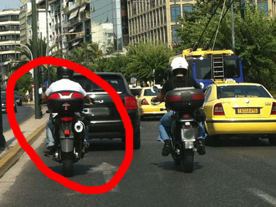 Συνοδευτικές μοτοσικλέτες χωρίς πινακίδες κυκλοφορίας